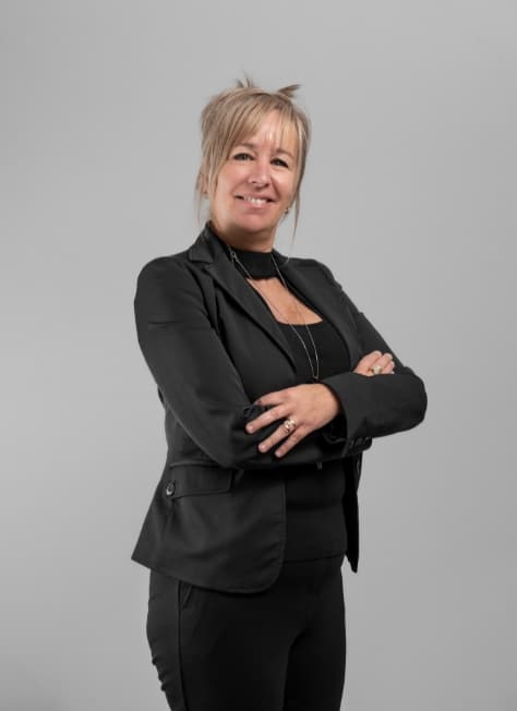 notre-equipe-agente-technique-receptionniste-dina-beaulieu