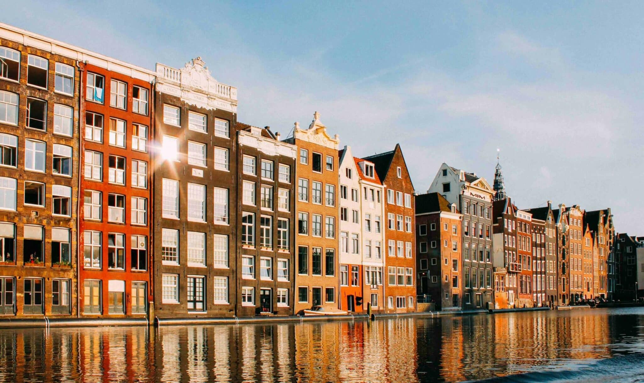 les-pays-bas-la-belgique-amsterdam-2400x1428