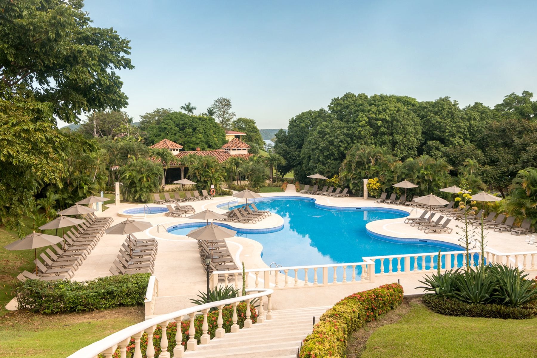 lir-occ-papagayo-pool-05