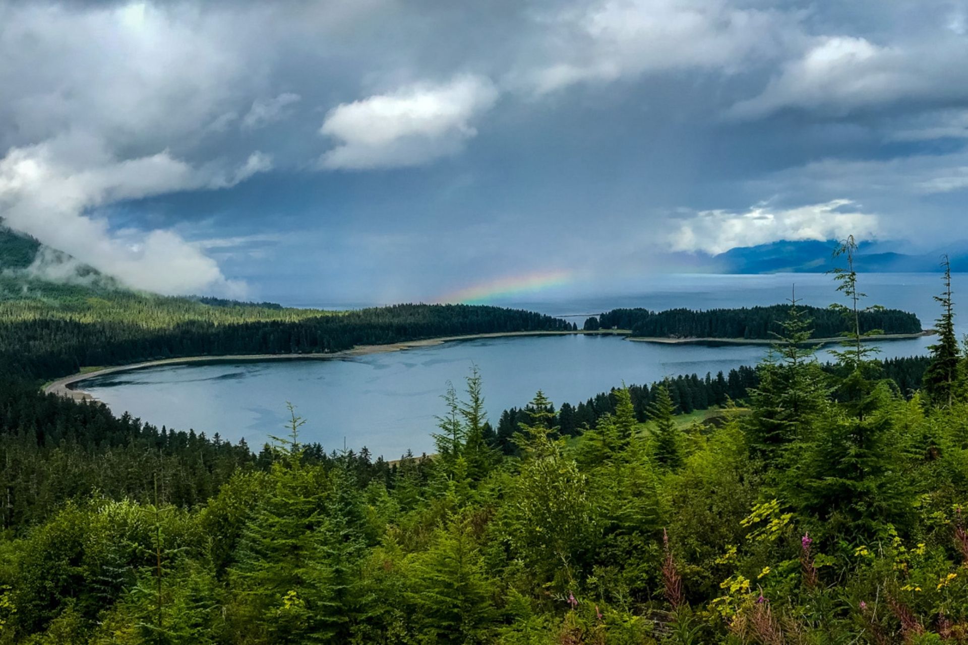 combine-circuit-dans-les-rocheuses-et-croisiere-en-alaska-icy-straight-point