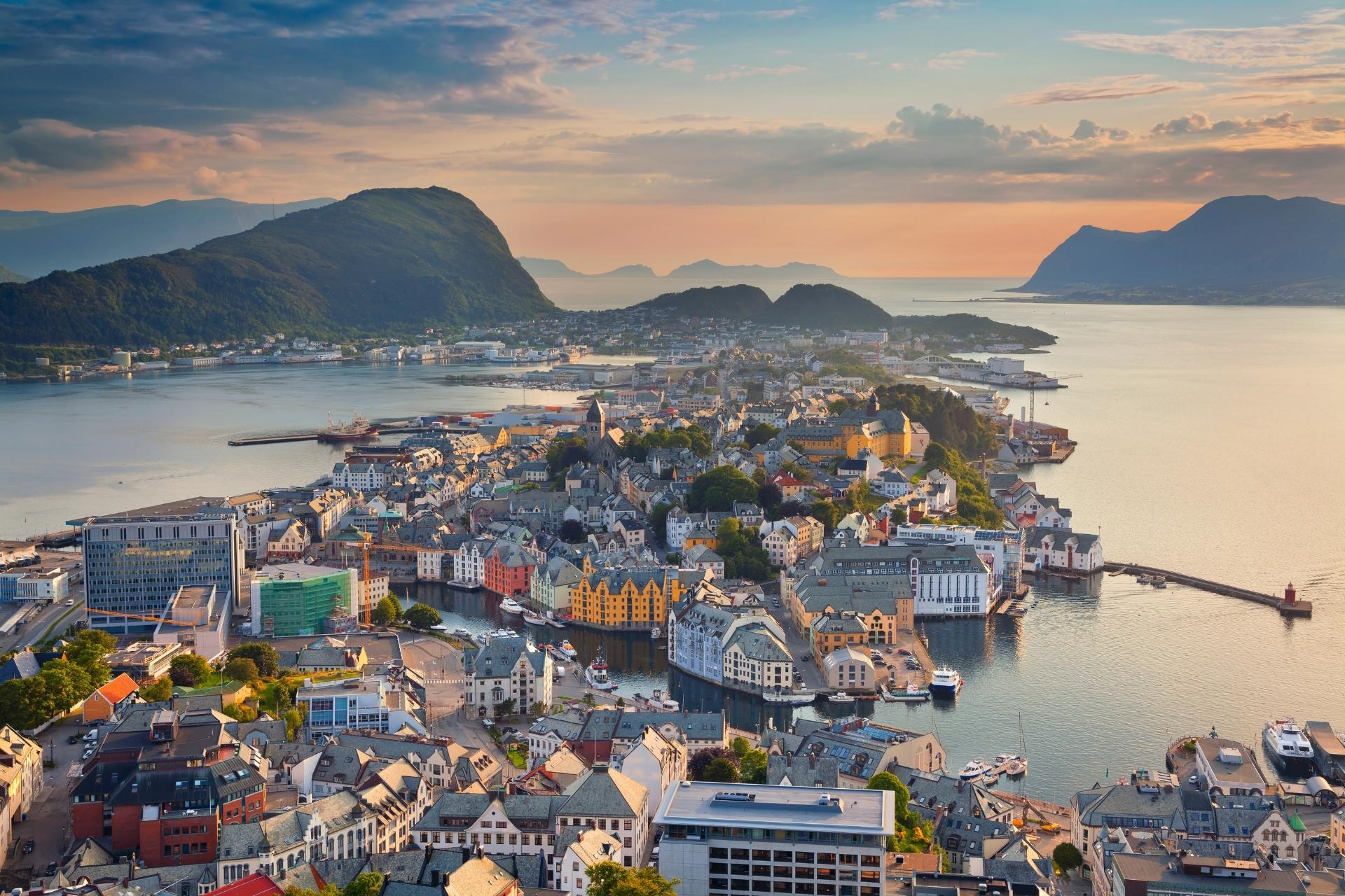 fjords-de-norvege-et-cercle-arctique-alesund-norvege