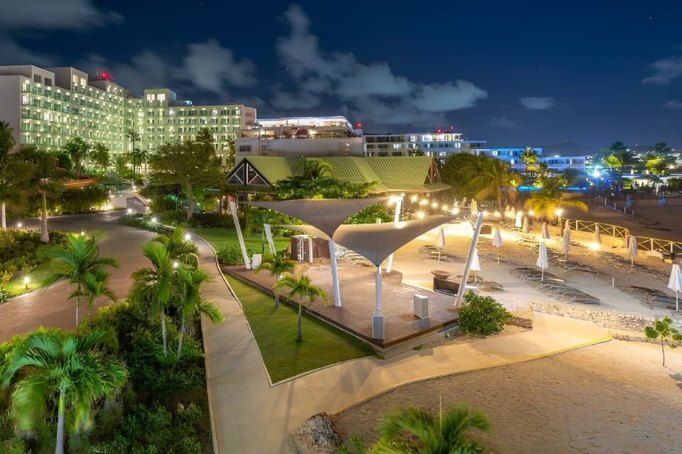 sonesta-maho-beach-resort-4