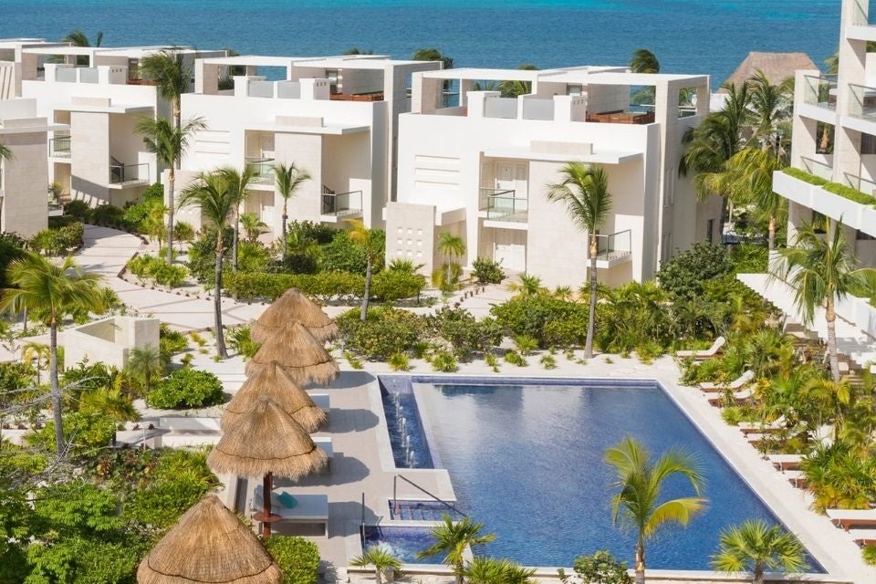 beloved-playa-mujeres